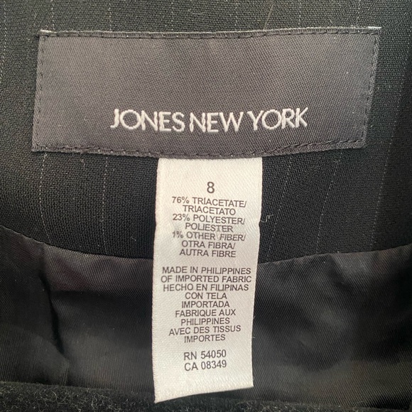 Jones New York - woman’s blazer. - Picture 3 of 4